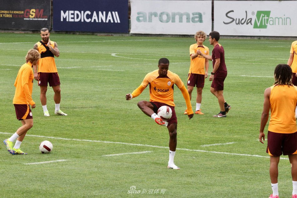 足总杯16强对阵出炉：曼联迎战富勒姆 普利茅斯挑战曼城