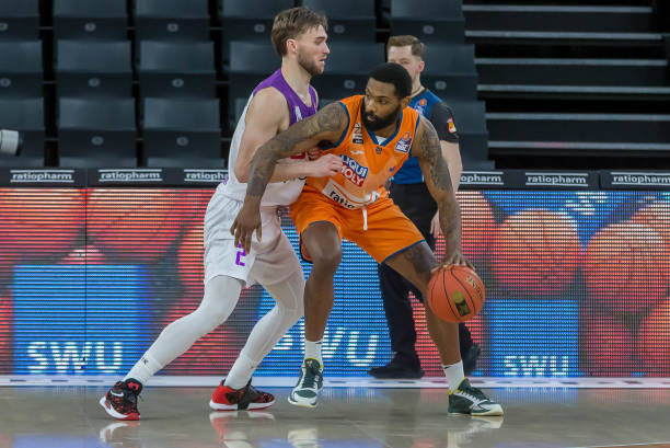 这一背景下 这一背景下